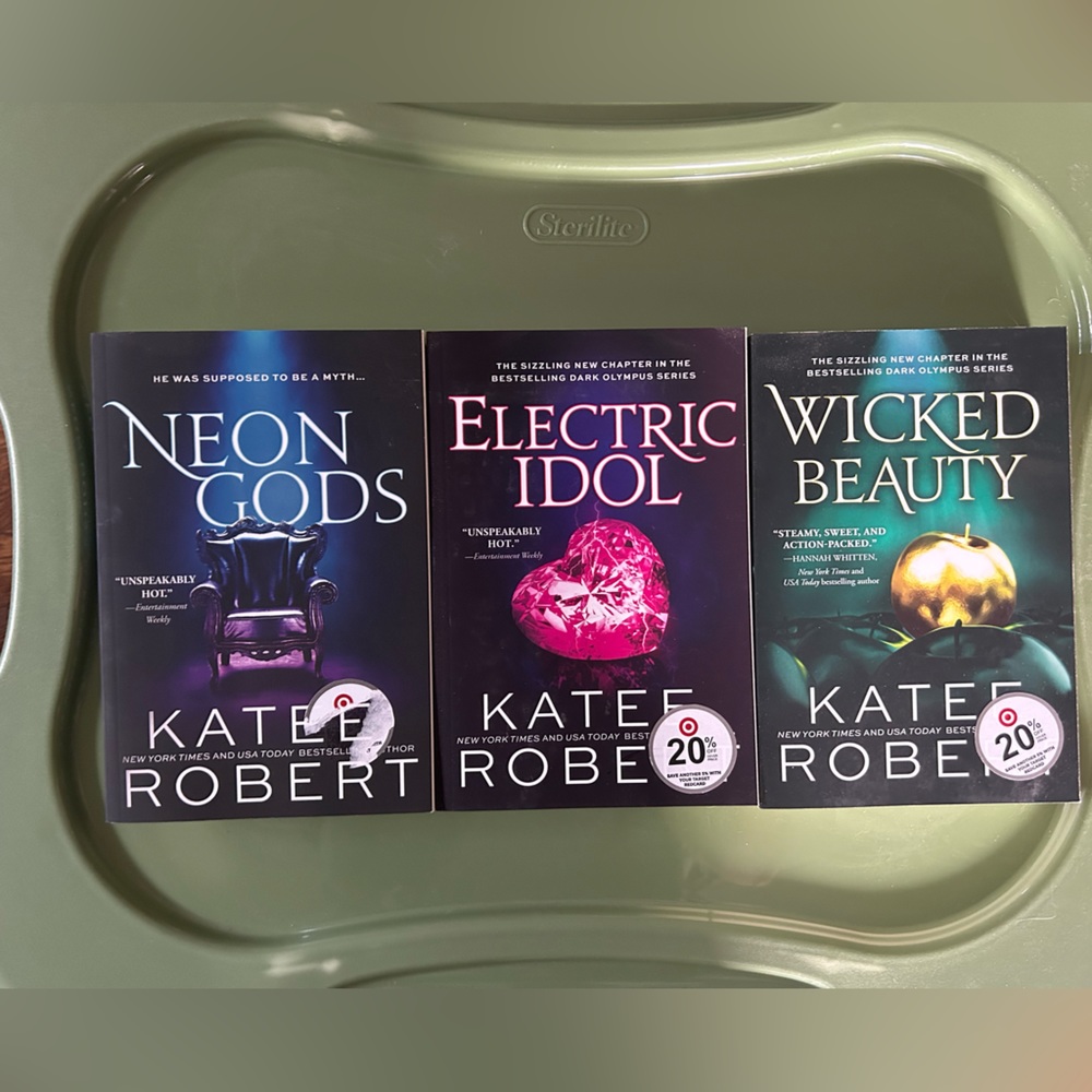 Katee Robert Dark Olympus series